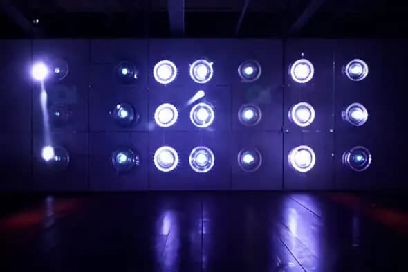 Futuristic LED Light Grid Display – Symmetrical Lighting Installation