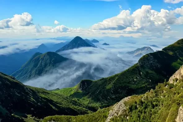 Majestic Mountain Peaks Above Cloud Sea Landscape