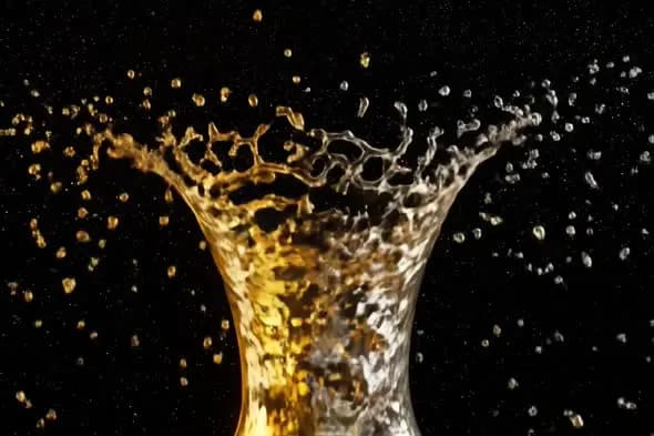 Dynamic Gold to Silver Liquid Crown Splash Transition