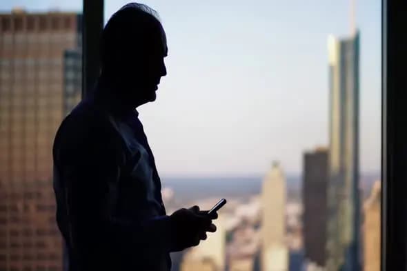 Urban expert-level Silhouette with Smartphone