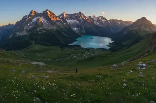 Majestic Alpine Landscape Turquoise Lake Mountain Panorama