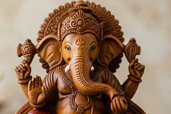 Divine Woodcraft: Ganesha's Intricate Artistry