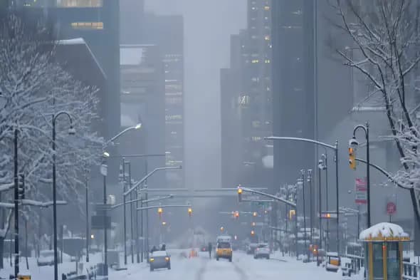 Snowy Urban Street Scene Winter City Atmosphere